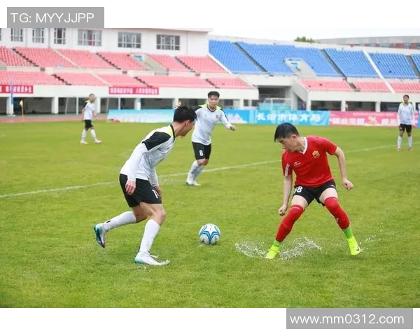 足球明星身着各自队服激情对抗展现球场风采与团队精神